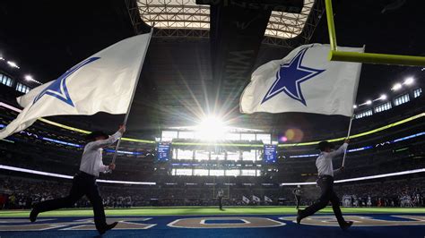 Cowboys' AT&T Stadium shuts roof after metal sheet falls before 